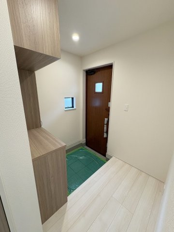 吉川市道庭1丁目　新築戸建　全1棟の玄関|同施工会社の参考写真になります。