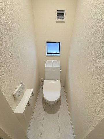 吉川市道庭1丁目　新築戸建　全1棟のトイレ|同施工会社の参考写真になります。