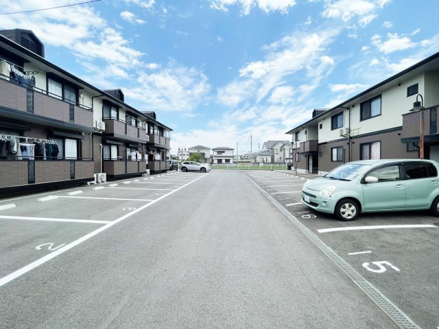 フローラリア田中　Ｂ棟の駐車場