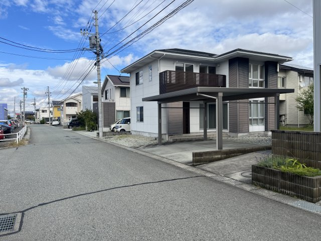 山形市嶋北2丁目16-11の前面道路含む現地写真