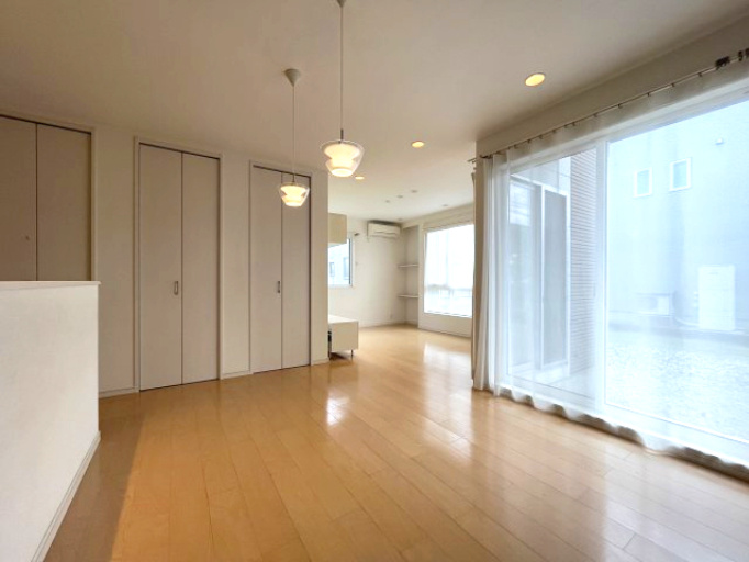 山形市嶋北2丁目16-11の居間・リビング