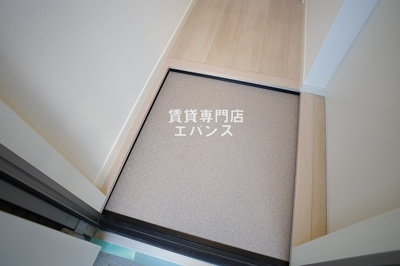 【玄関】 | Maison calme（メゾンカルム） | 収納もある玄関です