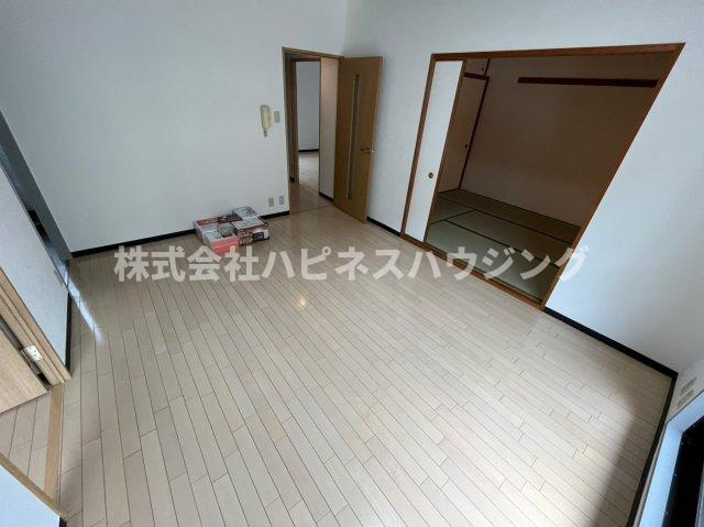 INSURANCE(インシュランス) BLDG.(ビルディング) Ⅸ(ナイン)船橋の居間・リビング