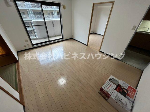 INSURANCE(インシュランス) BLDG.(ビルディング) Ⅸ(ナイン)船橋の居間・リビング