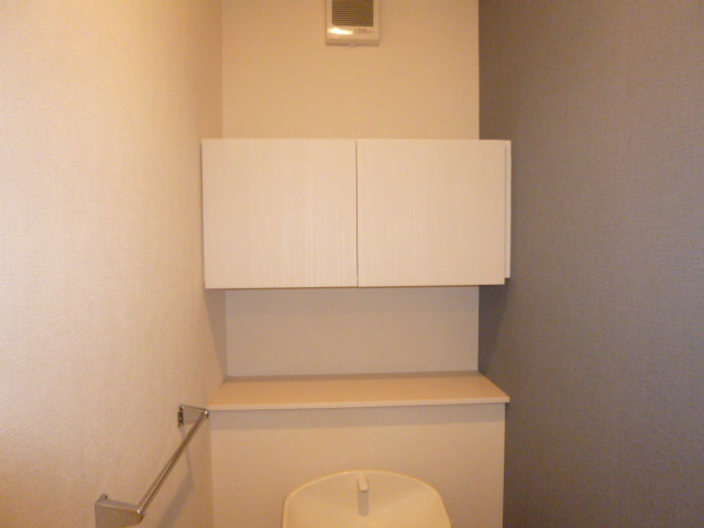 モン・トルチュのトイレ|棚