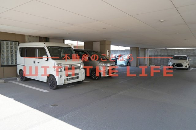 ローズガーデンⅡ【キャンペーン対象物件】の駐車場|駐車場に車を止められます