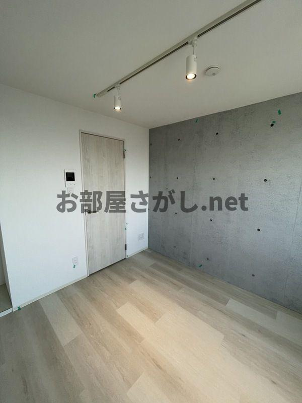 nobliss中野【ペットOKの築浅デザイナーズ／12月中旬入居可能】の居間・リビング