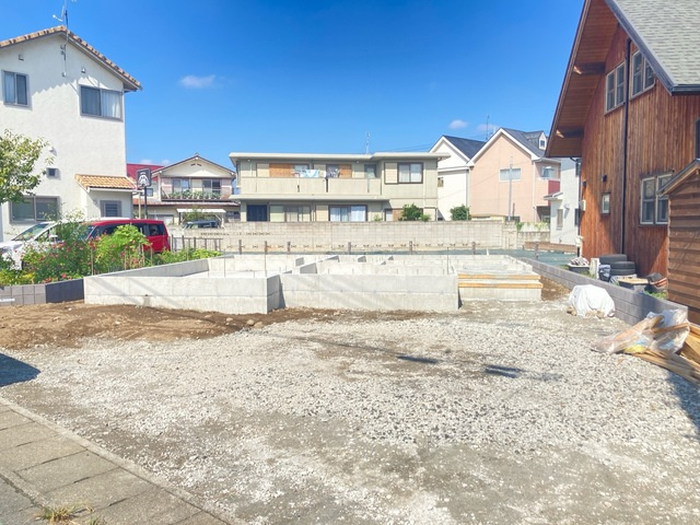 【外観】 | リーブルガーデン.S高崎市第3片岡町ー① | （建築前現地）
片岡小学校まで徒歩2分！片岡中学校まで徒歩9分とお子様の通学も安心！
とりせんまで徒歩3分と日々のお買い物便利な好立地！