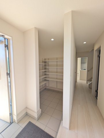 【収納】 | リーブルガーデン.S高崎市第3片岡町ー① | 大型のシューズインクローク♪