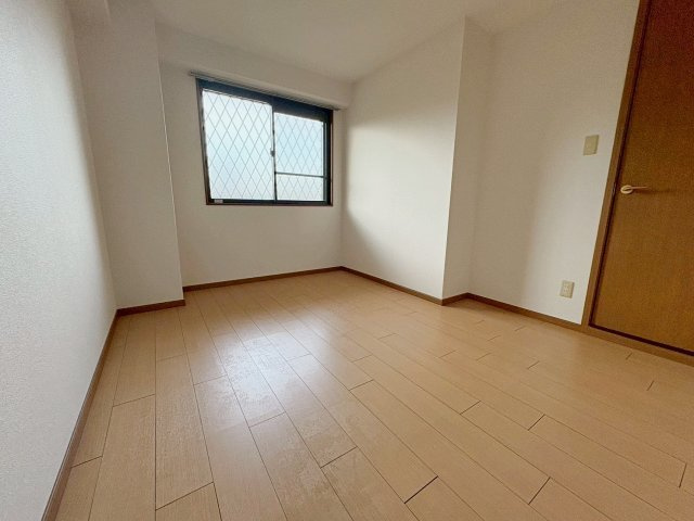 ハーティス宝塚Ⅱの洋室