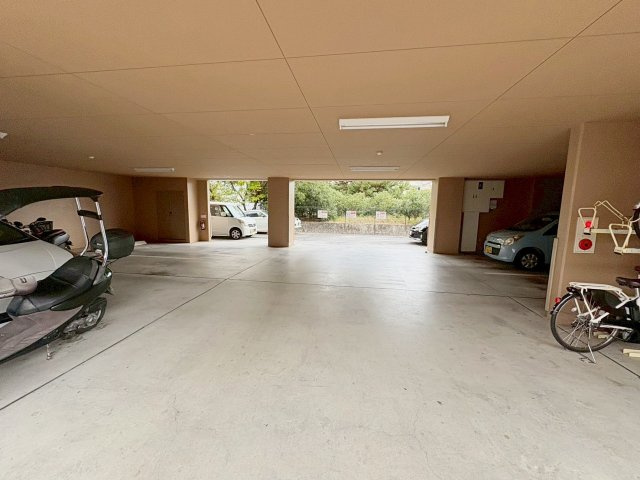 ハーティス宝塚Ⅱの駐車場