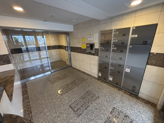 マリンガーデン妙典 A棟のエントランス