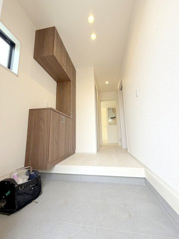 あきる野市野辺　全２棟　新築分譲の玄関