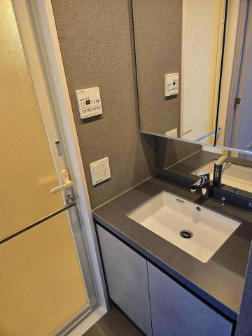 Alivis十条の洗面所