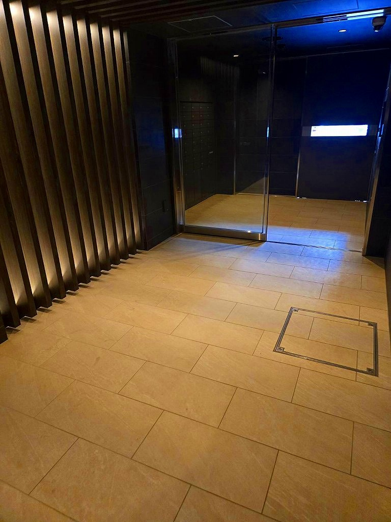 Alivis十条のエントランス