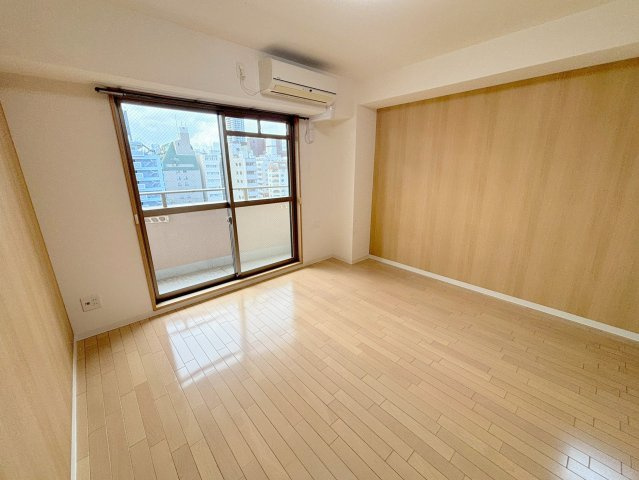 ルミエール新大阪の洋室