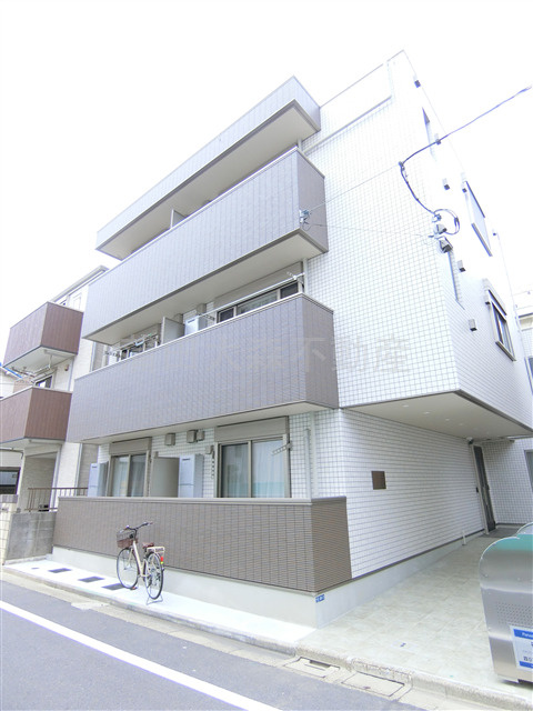 グランピア蒲田の外観|2022年7月築　鉄骨造地上3階建て　総戸数8戸
東京都大田区仲六郷1丁目　京浜東北線蒲田駅徒歩14分、京急本線雑色駅徒歩7分
