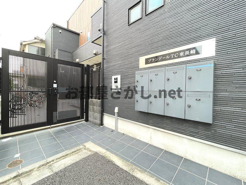 プランドールTC東長崎【木目調でシックなコンパクトアパート／11月下旬入居可】のエントランス