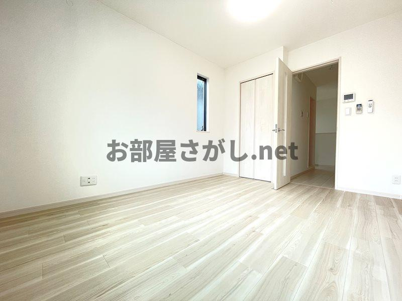 プランドールTC東長崎【木目調でシックなコンパクトアパート／11月下旬入居可】の居間・リビング