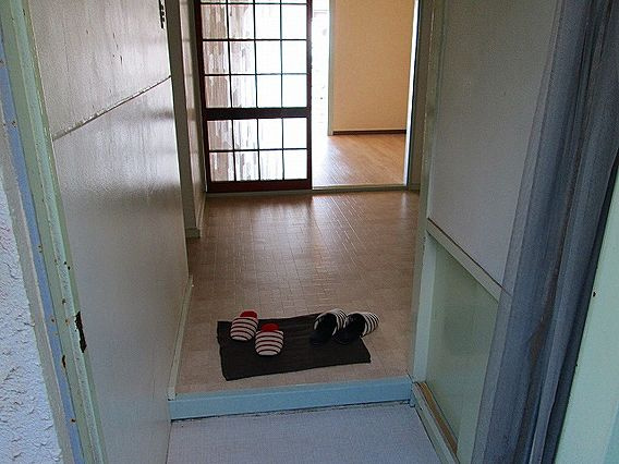 六甲台マンションの玄関