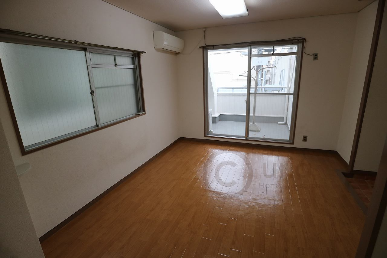 松井ビルの洋室