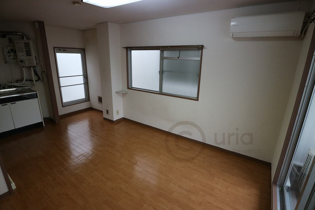 松井ビルの居間・リビング