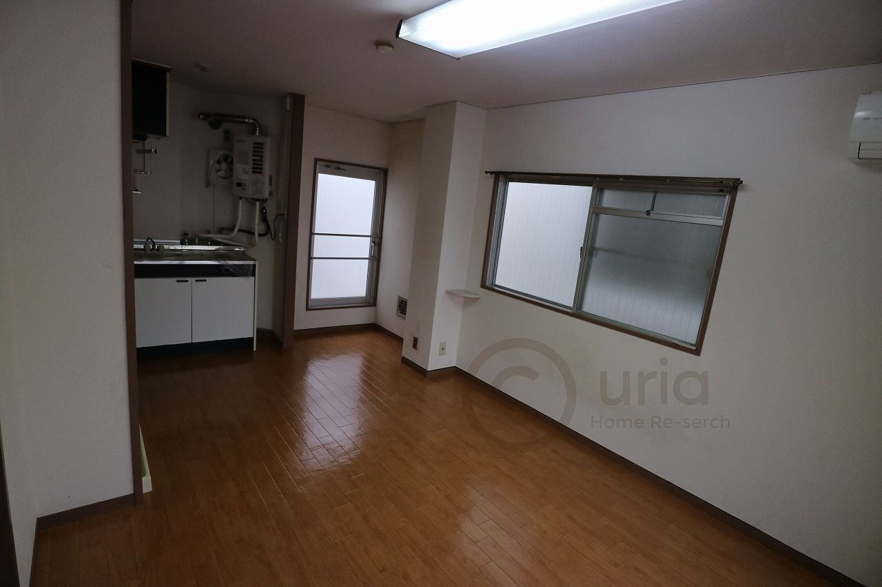 松井ビルの居間・リビング