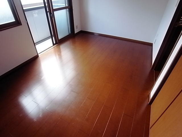 シャルマンコート北野の洋室