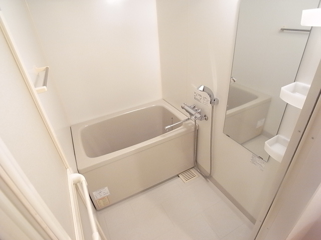 カスタリア三宮の浴室