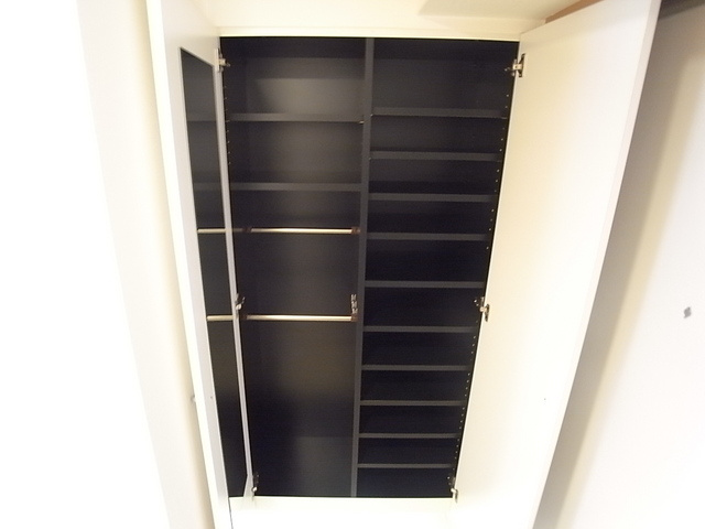 カスタリア三宮の玄関