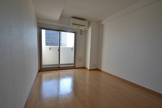 カスタリア三宮の居間・リビング