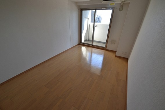 カスタリア三宮の居間・リビング