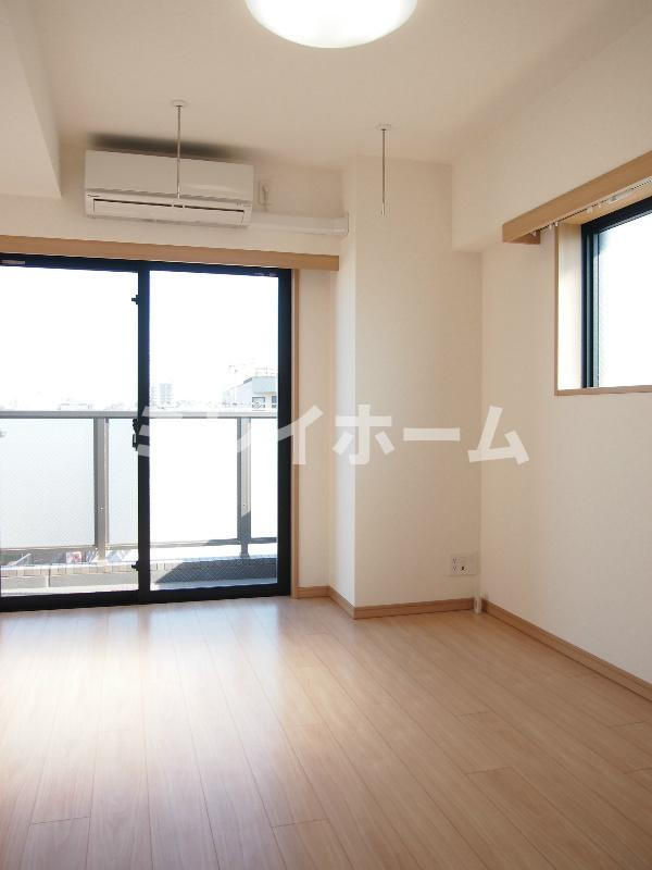 ルーブル蒲田南伍番館の居間・リビング|同建物内別のお部屋の参考写真になります。