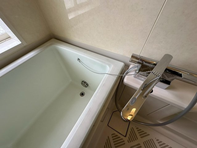 住吉宮町3丁目貸戸建の浴室