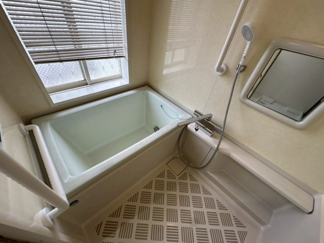住吉宮町3丁目貸戸建の浴室