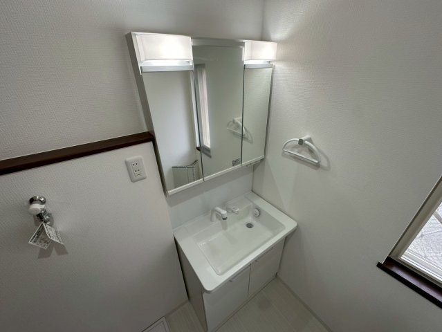 住吉宮町3丁目貸戸建の洗面所