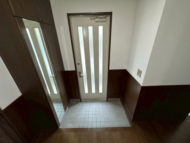 住吉宮町3丁目貸戸建の玄関