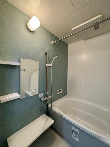 【浴室】 | ロマネスク西公園 | 浴室乾燥機付なので雨の日のお洗濯に活躍するのはもちろん、浴室をしっかり乾燥させられるのでカビ対策にも