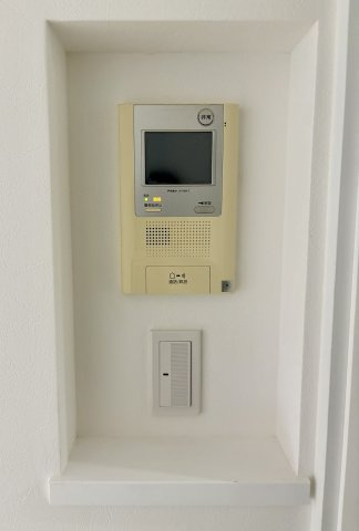 【防犯設備】 | ロマネスク西公園 | TVモニタ付ドアホンで安心・安全にお過ごしいただけます