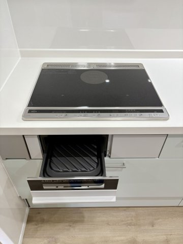 【キッチン】 | ロマネスク西公園 | IHクッキングヒーターならお掃除楽ちんで、家族でゆっくり過ごす時間が増えます