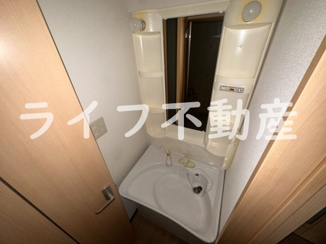オーキッドスクエアの独立洗面台|朝の支度にも助かる、独立の洗髪洗面化粧台