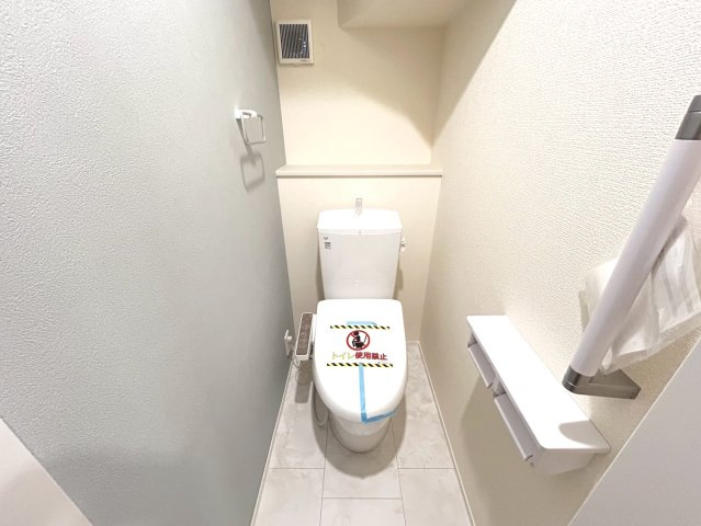 リーブルガーデン　一宮市木曽川町玉ノ井第9　全5区画分譲のトイレ|超表面平滑加工とイオンパワーの「セフィオンテクト」加工で、汚れが付きにくく落ちやすい仕様で清潔です。
便器にフチがないので汚れが隠れて見えない部分がありません。お手入れがとってもラクラクです。