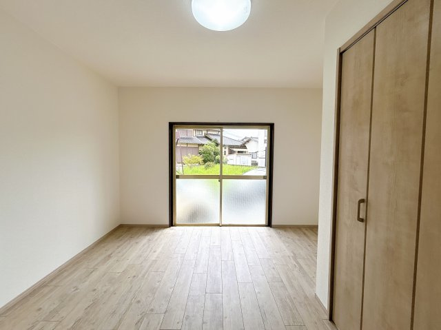 【洋室】 | 筑紫野市大字山家　戸建て | 1階の洋室。元々和室だったのを変更して収納もクローゼットにしました