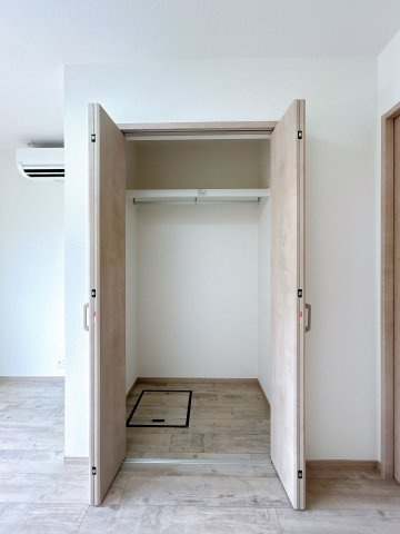 【収納】 | 筑紫野市大字山家　戸建て | 奥行きのあるクローゼットは収納力があり、お部屋のスペースを効率的に使えます