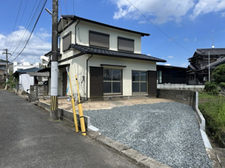 【駐車場】 | 元々あった車庫を解体してスペースを広げ、2台停められるようになりました