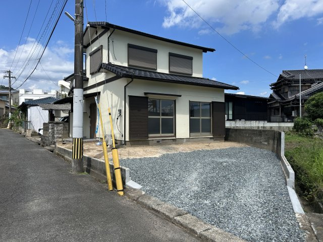 【駐車場】 | 筑紫野市大字山家　戸建て | 元々あった車庫を解体してスペースを広げ、2台停められるようになりました