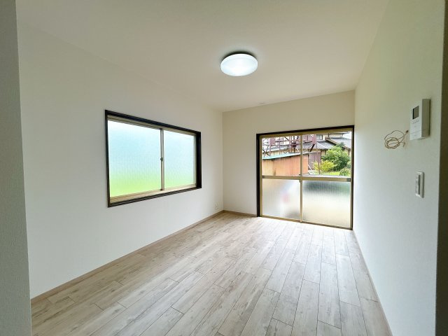 【居間・リビング】 | 筑紫野市大字山家　戸建て | リビング・ダイニングは嬉しい二面採光で明るい陽射しが射し込みます