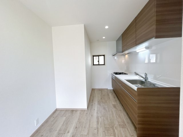 【キッチン】 | 筑紫野市大字山家　戸建て | LDKはダイニングとリビングが自然な感じで分かれているので家具の配置が考えやすいです