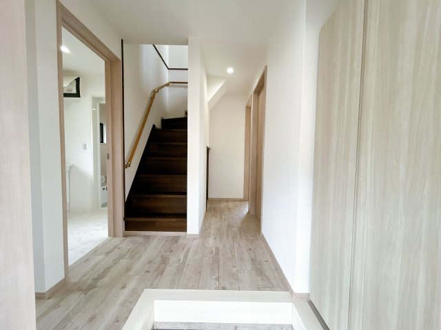 【玄関】 | 筑紫野市大字山家　戸建て | 収納力に優れた玄関でいつでも片付いた状態でお客様を迎えられます