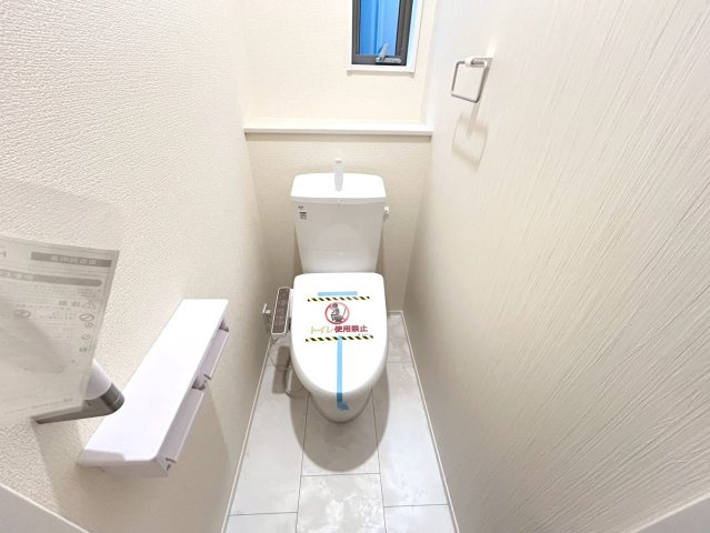 【商談中】リーブルガーデン　一宮市木曽川町玉ノ井第9　全5区画分譲のトイレ|超表面平滑加工とイオンパワーの「セフィオンテクト」加工で、汚れが付きにくく落ちやすい仕様で清潔です。
便器にフチがないので汚れが隠れて見えない部分がありません。お手入れがとってもラクラクです。